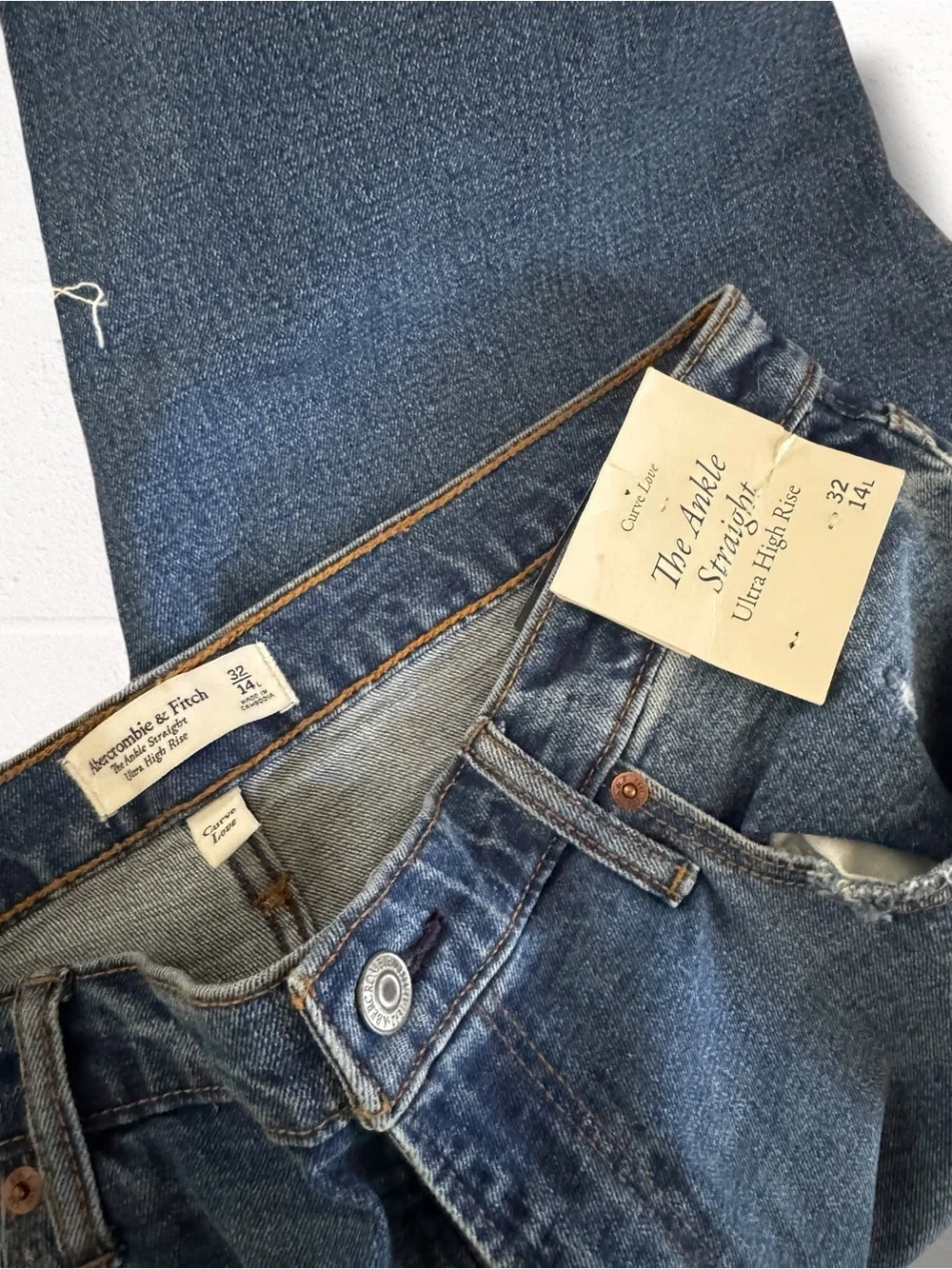 NEW Abercrombie & Fitch Ankle Straight Ultra High Rise Jeans, Size 14L / 32